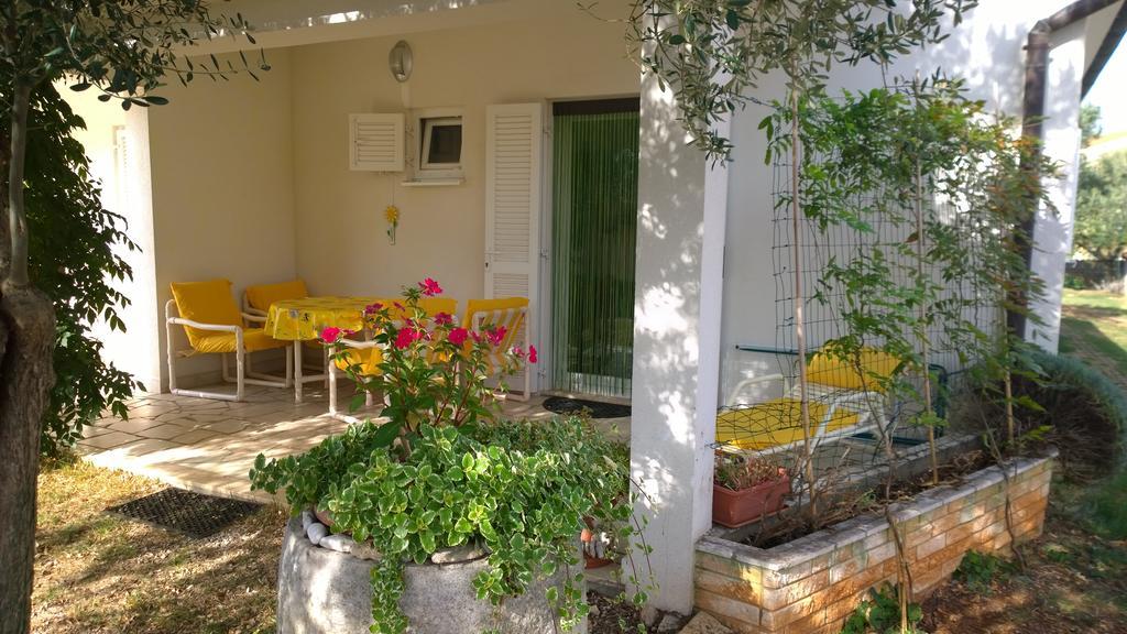 Apartment Free Parking Big Garden Peroj Bagian luar foto